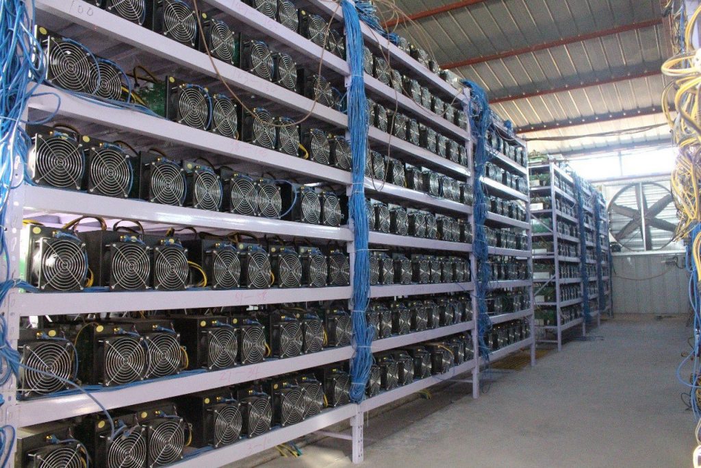 Desde o início de 2018, o número de propostas de arrendamento dos chamados “hotéis de mineração” – onde os proprietários de fazendas de mineração podem colocar seus equipamentos por uma taxa – aumentou em seis vezes.
