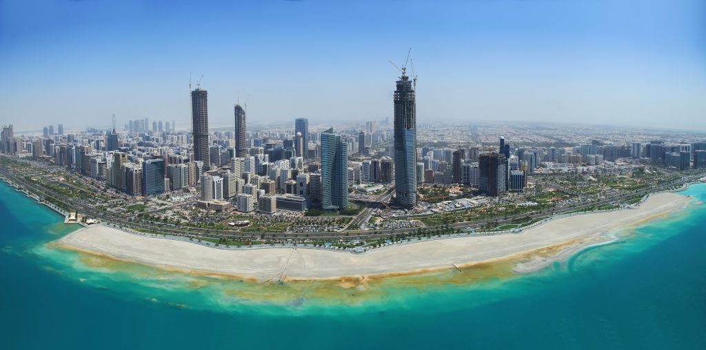 Reguladores financeiros do emirado de Abu Dhabi publicaram um documento explicando sua posição em relação às criptomoedas e às ofertas iniciais de moedas (ICO). O primeiro será tratado como "bens", e uma parte significativa deste último será legalizada como "investimentos condicionais".