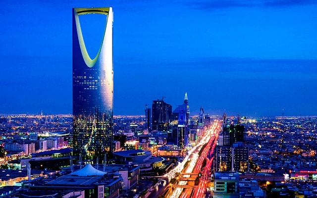 A Autoridade dos Mercados de Capitais da Arábia Saudita (CMA) apresentará em breve um projeto de lei sobre a regulamentação das criptomoedas. Como o presidente do CMA, Mohammed Elkuwaiz, afirmou em entrevista à Business Insider, a proibição da circulação dos ativos não está nos planos da agência.