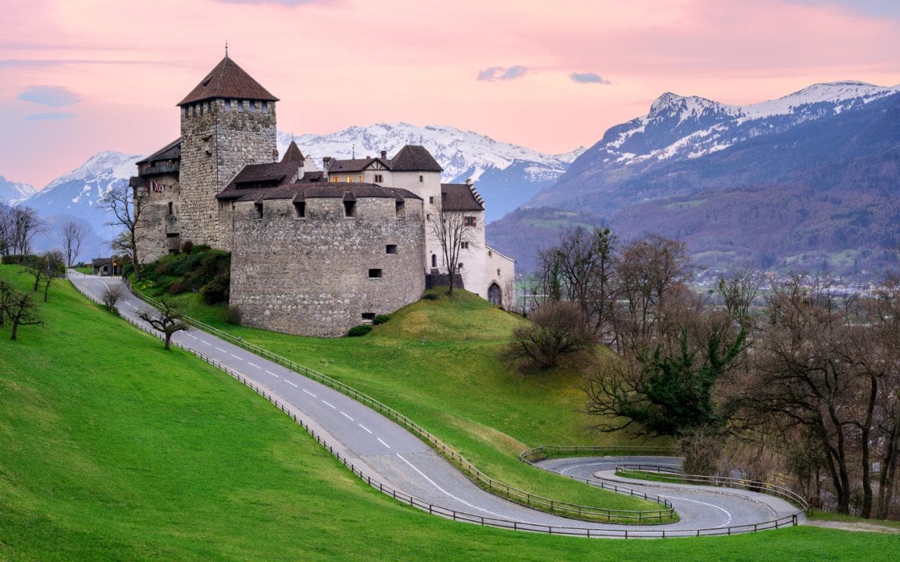 Banco de Liechtenstein será primeiro no mundo a lançar seus próprios tokens de ações e uma moeda estável