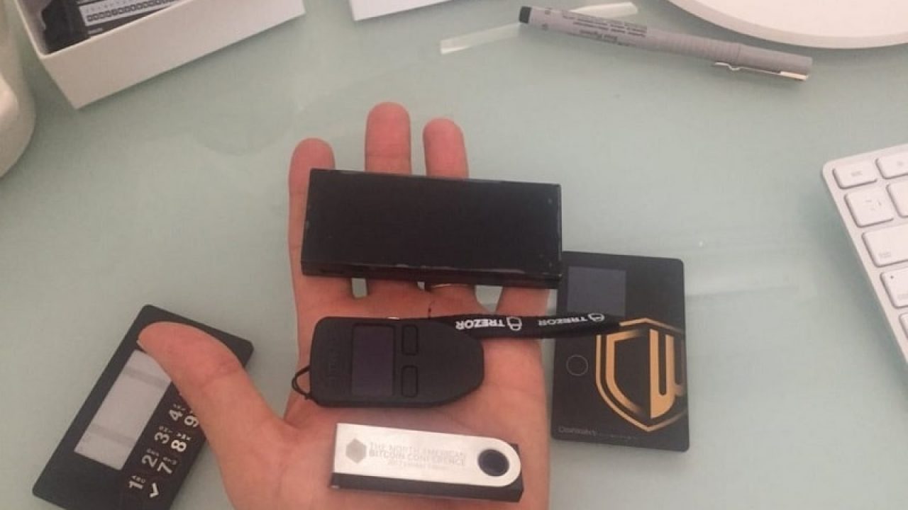 Carteiras físicas – assinando transações de forma segura com apenas um  clique - BTCSoul